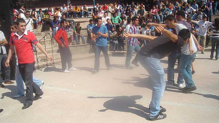 Aranan kolbastıcılar bulunamıyor!