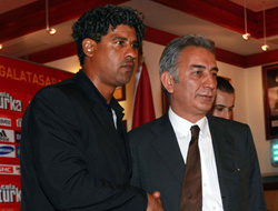 Rijkaard resmen Galatasaraylı!